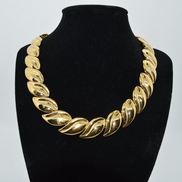Vintage Napier Gold-Toned Leaf Collar Necklace - Picture 2 of 10